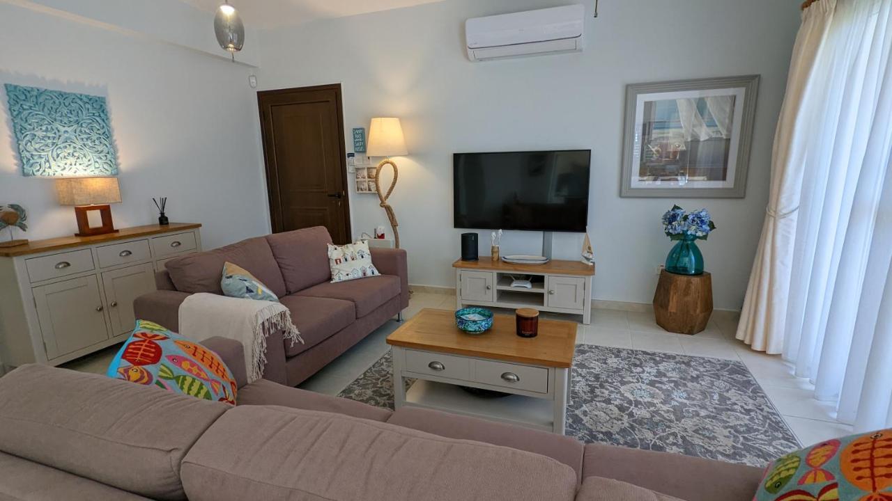 Stylish Garden Apartment At Paphos Harbour Exterior photo
